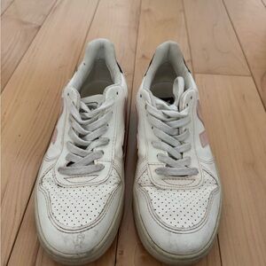 Veja White and Pink Women's Sneakers